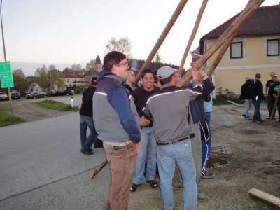 Maibaum Aufstellen