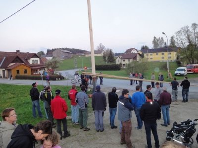 Maibaum Aufstellen